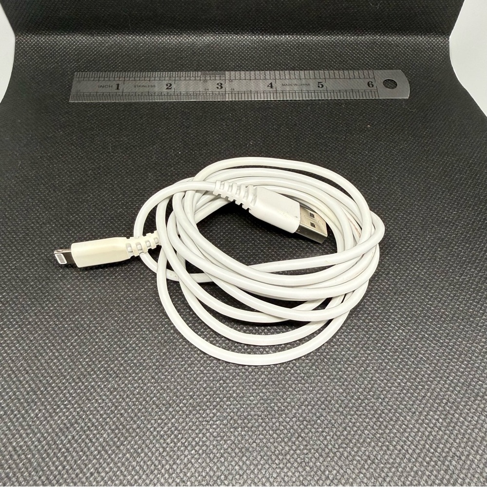 White USB to lightning Charging Cable